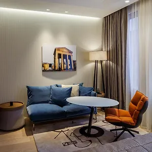 Cavour 4*, Milano Italia