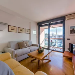 Joivy Exclusive Seaview Flat For 4, In Central Appartamento